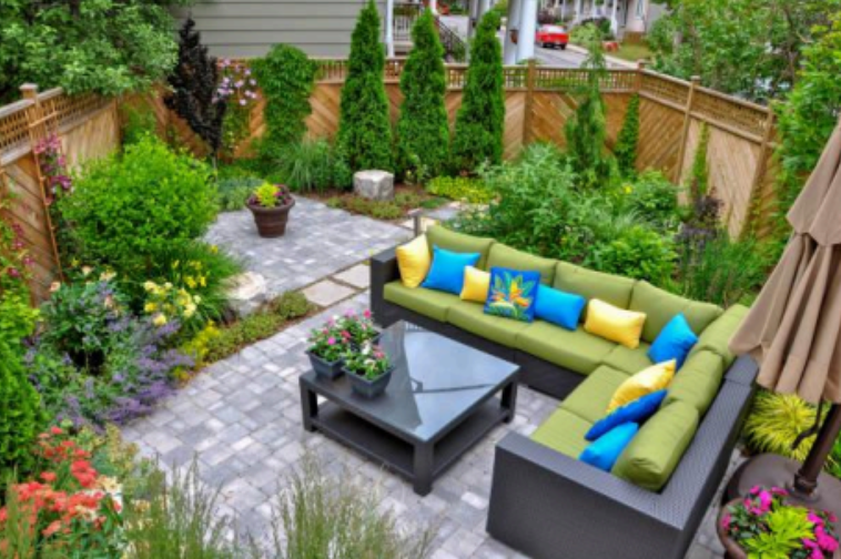 How to Make Your Backyard Feel Bigger Without Expanding It